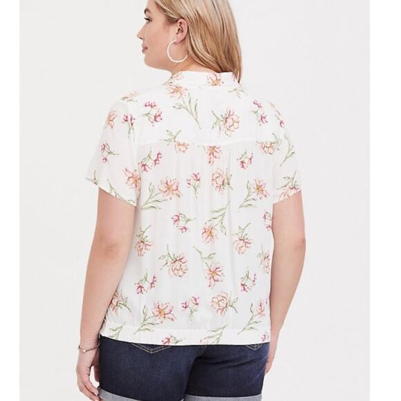 Torrid Ivory Summer Floral Twist-Front Crepe Short Sleeve Shirt - Picture 6 of 10